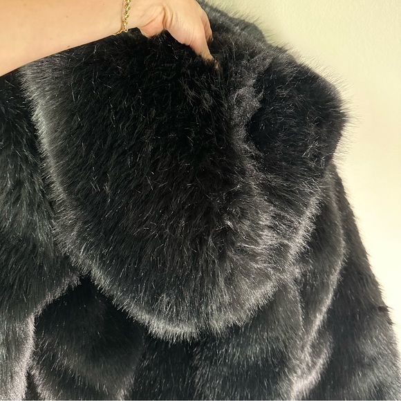 ALO YOGA Opulent Faux Fur Statement Jacket Black M/L - Picture 8 of 9